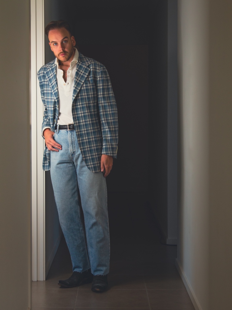 How to achieve clean jeans drape with sharp silhouette through the legs